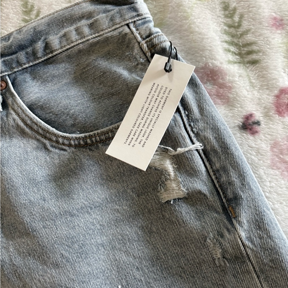 Aritzia Denim Forum '90s Vintage Cut-off Denim Short NWT - Picture 6 of 8